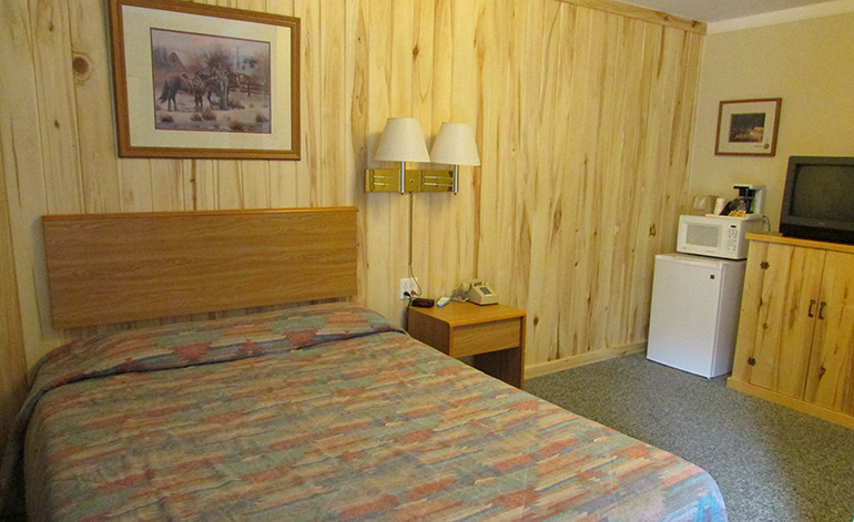 Queen Bed Room